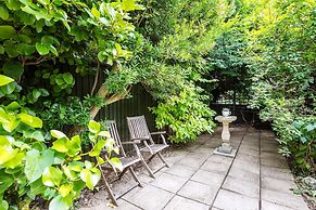 Chiswick Gem: Stylish 1-bed Flat for Modern Living