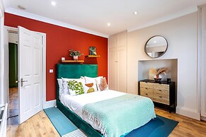 Chiswick Gem: Stylish 1-bed Flat for Modern Living