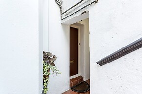 Chiswick Gem: Stylish 1-bed Flat for Modern Living