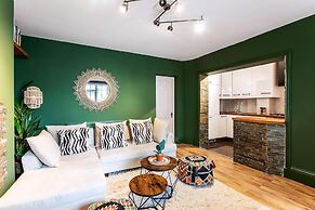 Chiswick Gem: Stylish 1-bed Flat for Modern Living