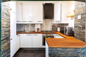 Chiswick Gem: Stylish 1-bed Flat for Modern Living