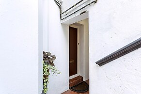 Chiswick Gem: Stylish 1-bed Flat for Modern Living