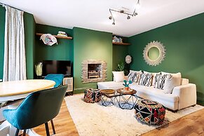 Chiswick Gem: Stylish 1-bed Flat for Modern Living