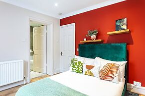Chiswick Gem: Stylish 1-bed Flat for Modern Living