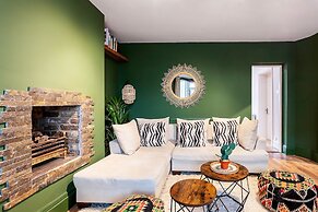Chiswick Gem: Stylish 1-bed Flat for Modern Living