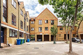 London Docklands Retreat