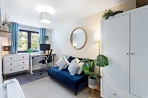 London Docklands Retreat