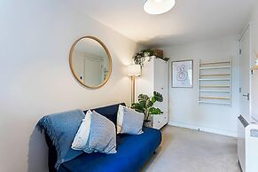 London Docklands Retreat