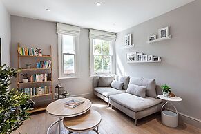 Fulham Serenity: Your Charming 2-bed Retreat