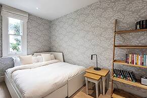Fulham Serenity: Your Charming 2-bed Retreat
