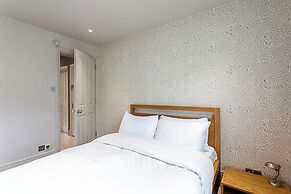 Fulham Serenity: Your Charming 2-bed Retreat