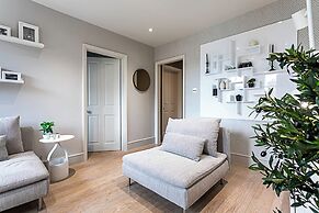 Fulham Serenity: Your Charming 2-bed Retreat