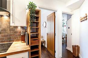 Chic Marble Arch Flat