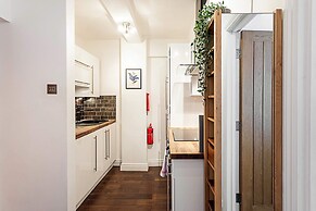 Chic Marble Arch Flat