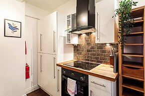 Chic Marble Arch Flat