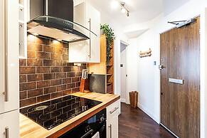 Chic Marble Arch Flat