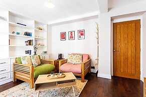 Chic Marble Arch Flat