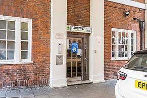 Chic Marble Arch Flat