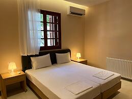 Amaryllis Fully Equipped front beach house