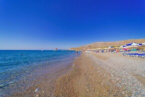 Amaryllis Fully Equipped front beach house