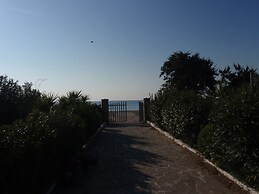 Amaryllis Fully Equipped front beach house