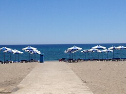 Amaryllis Fully Equipped front beach house