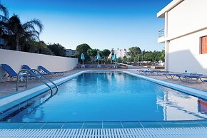 Amaryllis Fully Equipped front beach house