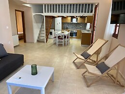 Amaryllis Fully Equipped front beach house