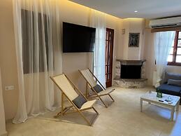 Amaryllis Fully Equipped front beach house