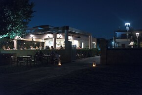 Amaryllis Fully Equipped front beach house