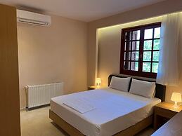 Amaryllis Fully Equipped front beach house