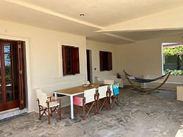 Amaryllis Fully Equipped front beach house