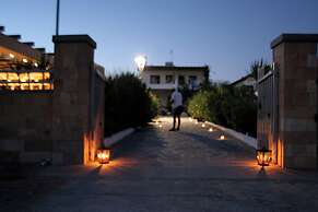 Amaryllis Fully Equipped front beach house