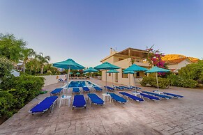 Amaryllis Fully Equipped front beach house