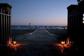 Amaryllis Fully Equipped front beach house