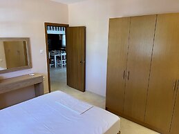 Amaryllis Fully Equipped front beach house