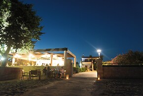 Amaryllis Fully Equipped front beach house