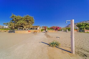 Amaryllis Fully Equipped front beach house