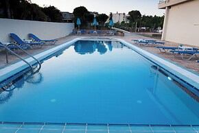 Amaryllis Fully Equipped front beach house