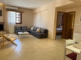 Amaryllis Fully Equipped front beach house