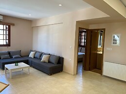 Amaryllis Fully Equipped front beach house