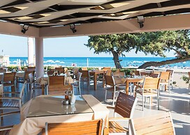 Amaryllis Fully Equipped front beach house