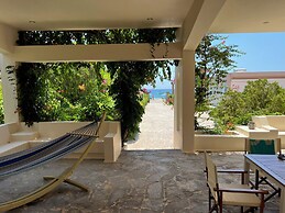 Amaryllis Fully Equipped front beach house