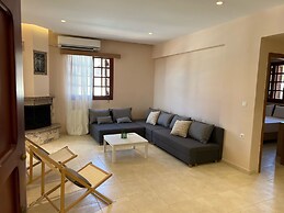 Amaryllis Fully Equipped front beach house