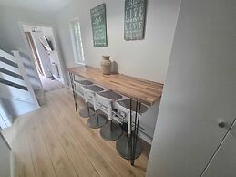 London Home with Beautiful Greenery