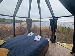 Aurora RiverCamp Glass Igloos and Cabins