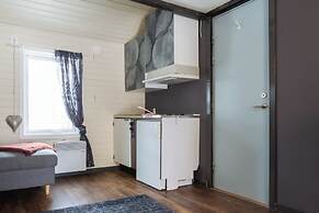 Aurora RiverCamp Glass Igloos and Cabins