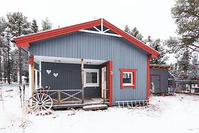 Aurora RiverCamp Glass Igloos and Cabins