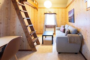 Aurora RiverCamp Glass Igloos and Cabins