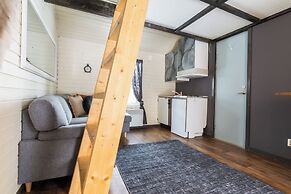 Aurora RiverCamp Glass Igloos and Cabins